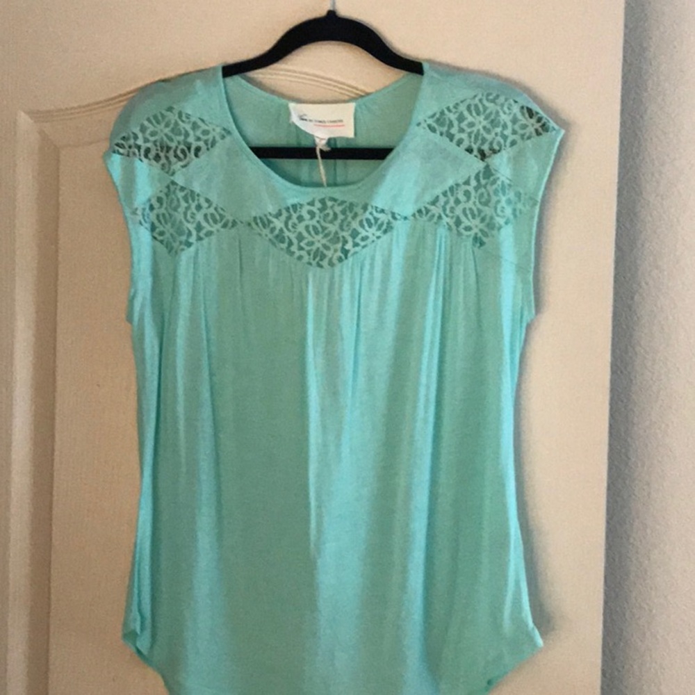 Sleeveless Lace Detail Shirt